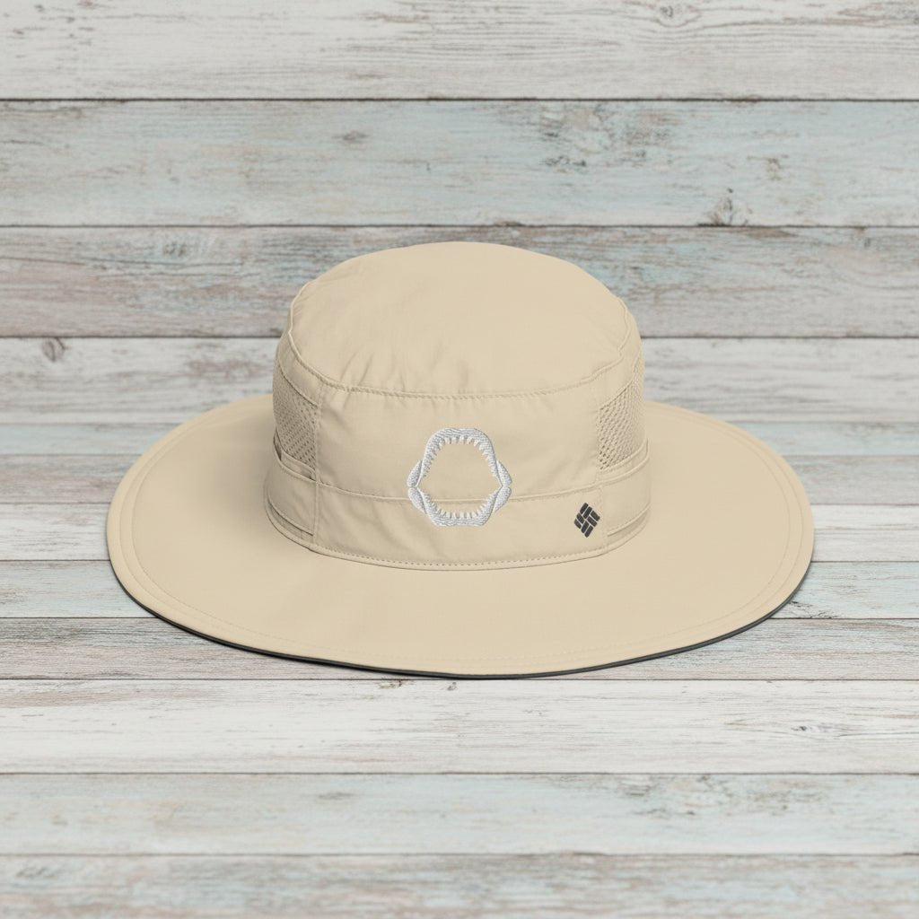 Beige sun hat with shark jaw embroidered on a white background